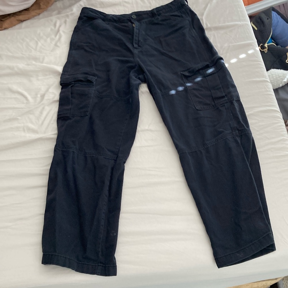 Cargo pants H&M black tbh I am guessing the size because it doesn’t say L/XL